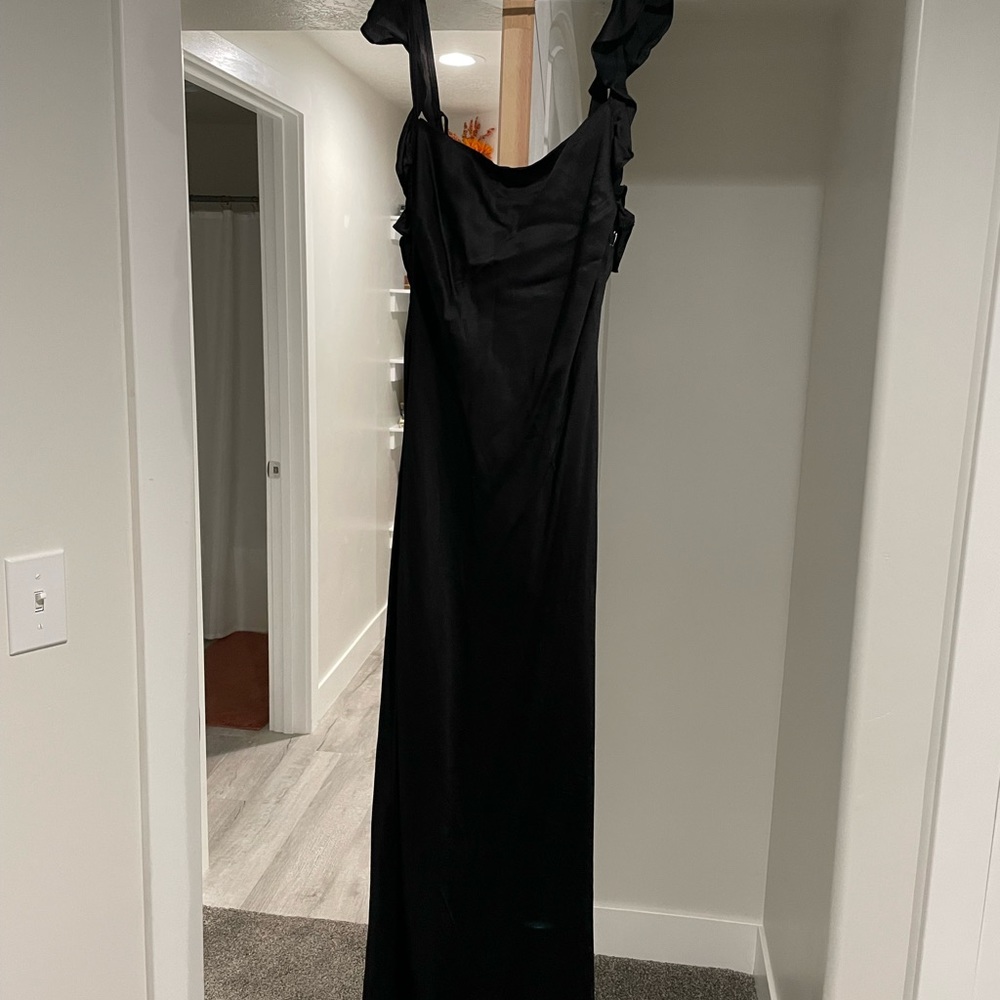 ASTR The Label RINA RUFFLE STRAP MIDI DRESS - Black - Picture 4 of 5